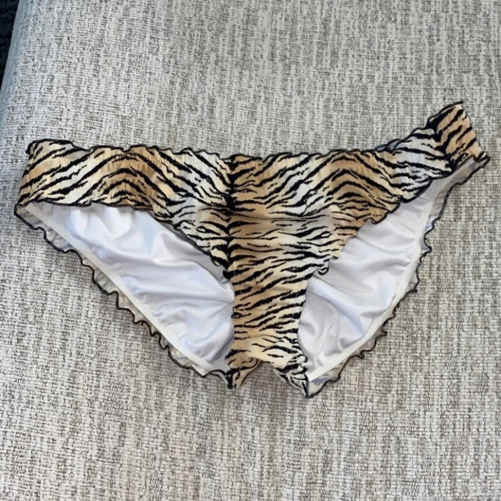 Victoria’s Secret cheeky bikini bottoms